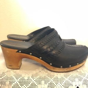 UGG brand leather clogs. Black color,size 10 women.